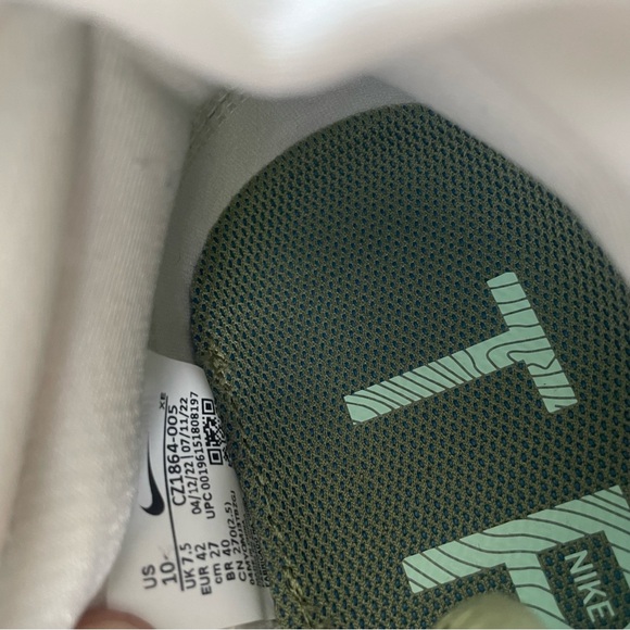 Nike Trail Wildhorse 7 - like new! - Picture 2 of 4